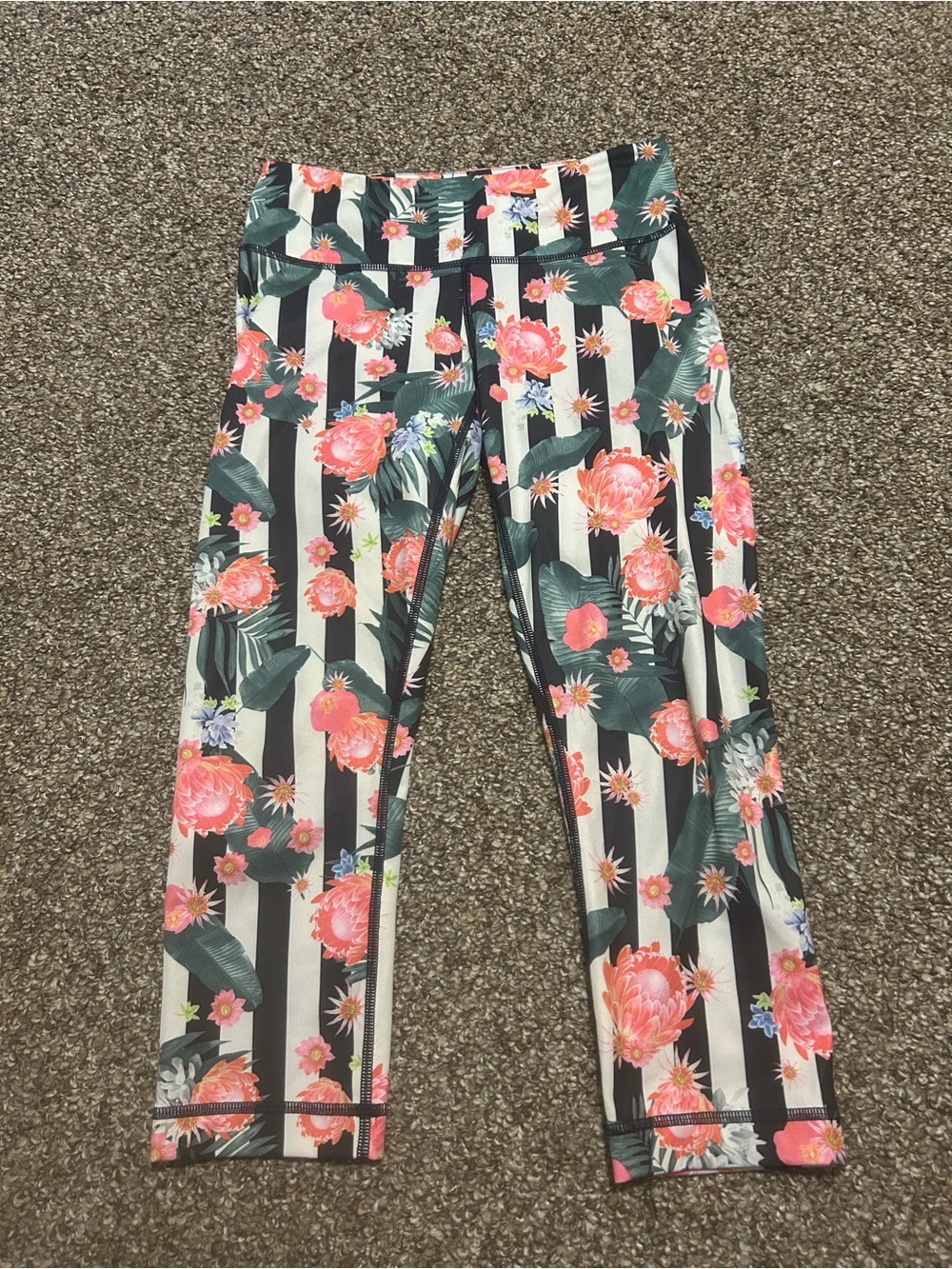 Lululemon Wunder Under Floral Stripe Active Capri Leggings Workout Athletica